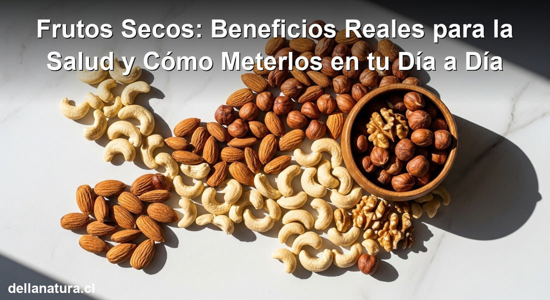 Frutos secos beneficios salud: almendras, cajú y avellanas naturales en superficie de mármol