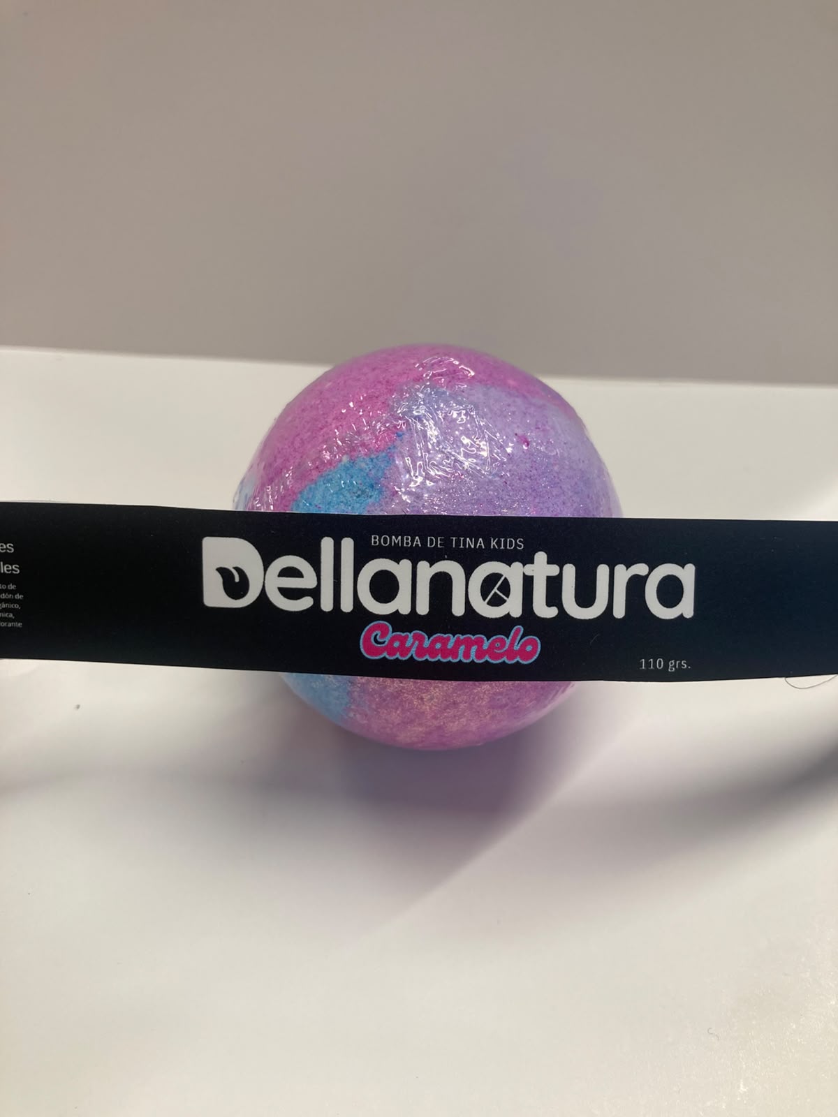 Dellanatura, Bomba tina Kids caramelo 110g